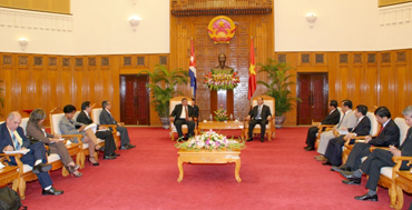 ຮອງນາຍົກລັດຖະມົນຕີ Nguyen Xuan Phuc ຕ້ອນຮັບຮອງປະທານສະພາລັດຖະມົນຕີກູຍບາ